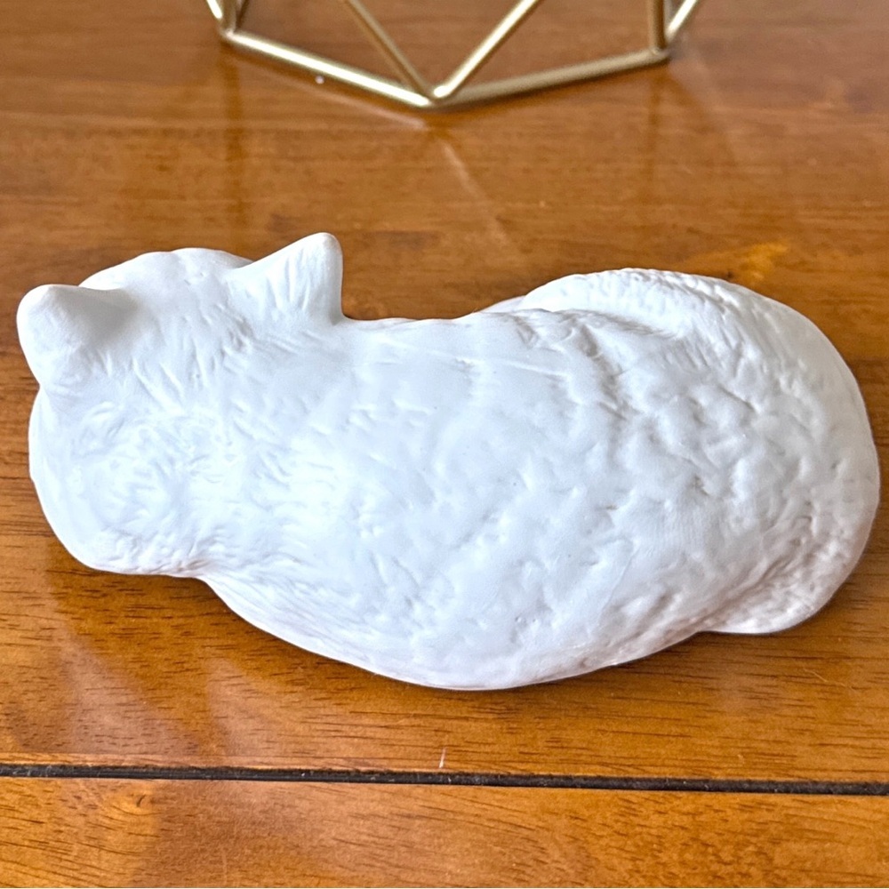 Vintage Bisque Porcelain White Cat Ledge Shelf Sitter Figurine Made In Taiwan - Picture 3 of 11